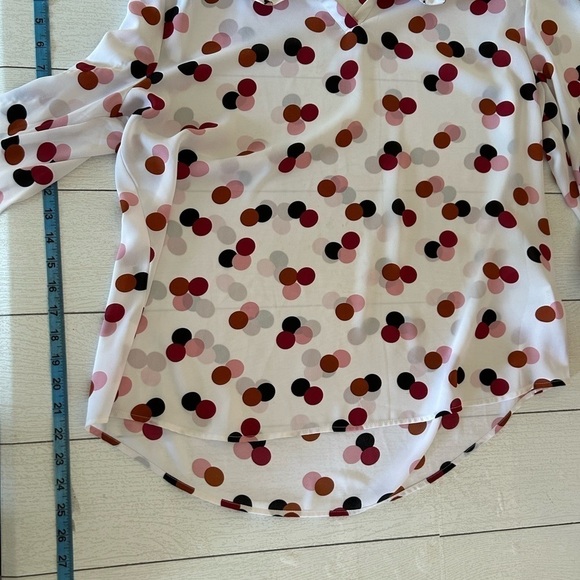 Van  Heusen large polka dot pop over blouse - Picture 3 of 11
